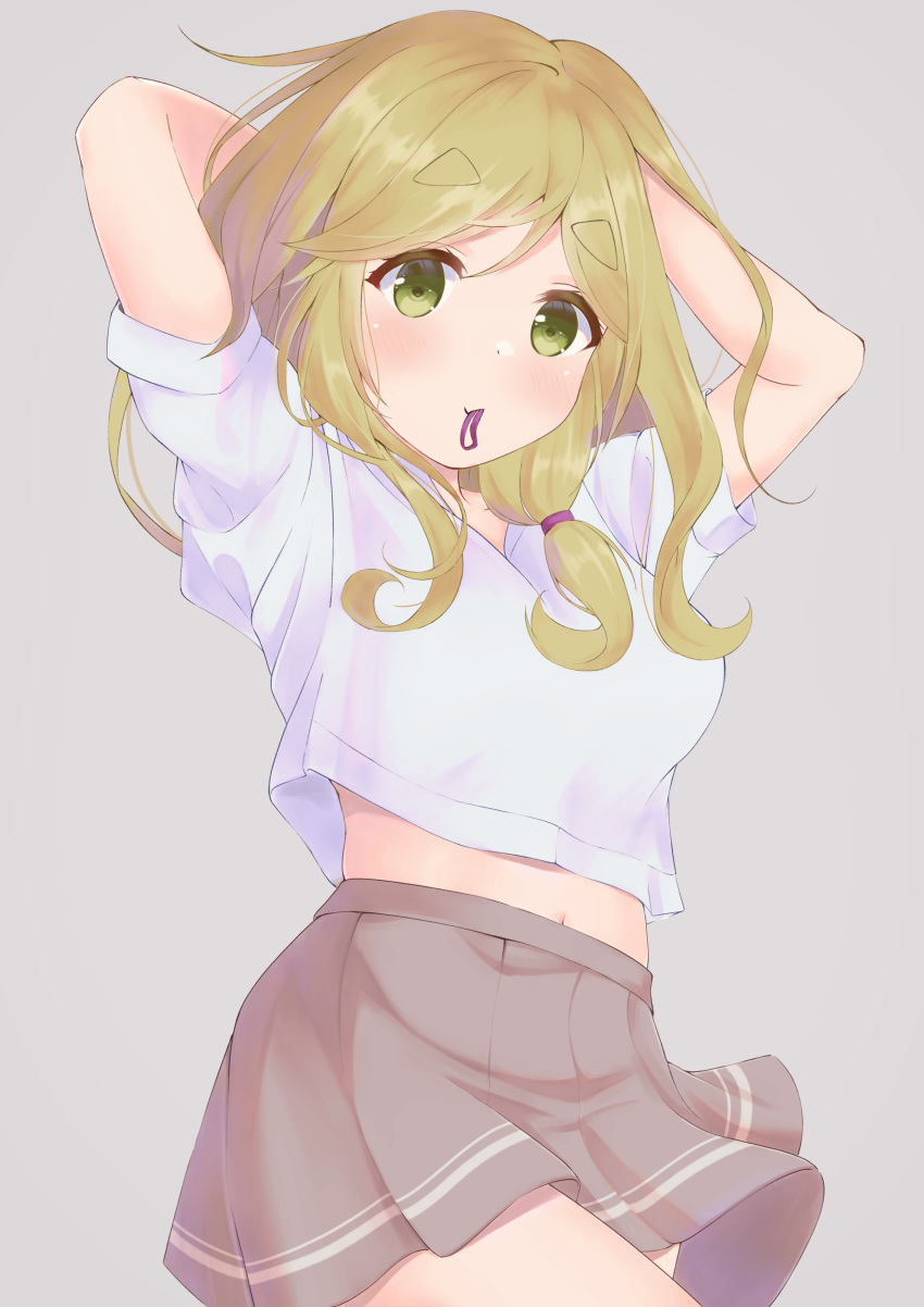 1girl absurdres arms_behind_head blonde_hair eyebrows_visible_through_hair file112056 green_eyes hair_down highres inuyama_aoi long_hair looking_at_viewer midriff mouth_hold navel pleated_skirt simple_background skirt solo thick_eyebrows yurucamp
