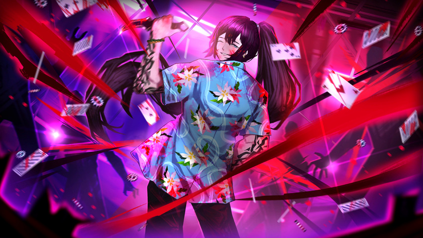 1boy 3others arm_tattoo blood blood_in_hair blood_on_face blue_eyes blue_shirt card floral_print game_cg grin hawaiian_shirt highres holding holding_knife hong_lu_(project_moon) knife limbus_company long_hair looking_at_viewer male_focus multiple_others nai_ga official_art one_eye_closed playing_card poker_chip project_moon shirt smile solo_focus standing tattoo very_long_hair
