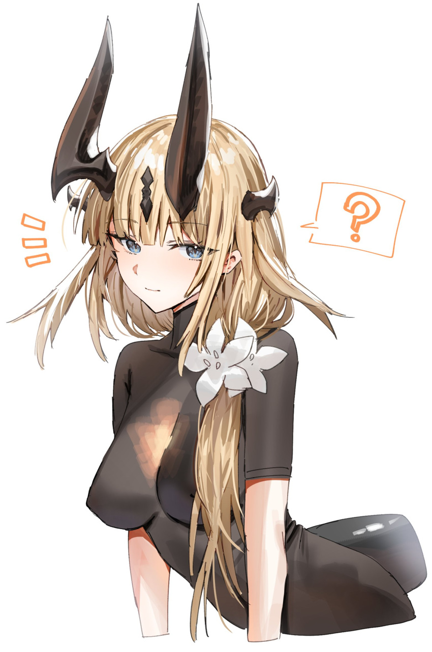 1girl ? arknights black_bodysuit black_horns blonde_hair blush bodysuit breasts closed_mouth commentary_request dragon_girl dragon_horns dragon_tail flower hair_flower hair_ornament highres horn/wood horns light_in_heart long_hair medium_breasts reed_(arknights) short_sleeves simple_background solo spoken_question_mark tail upper_body white_background white_flower