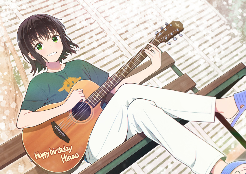 1girl black_hair enogu green_eyes green_shirt guitar highres hinata_nao_(iwamotochou_geinousha) instrument iwamotochou_geinousha looking_at_viewer outdoors pants shirt shiwasu_takashi short_hair short_sleeves sitting solo teeth virtual_youtuber white_pants