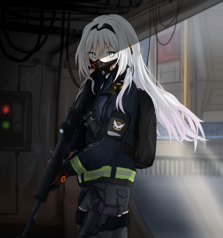 1girl an-94 an-94_(girls_frontline) assault_rifle backpack bag bangs blue_eyes clov3r commentary_request gas_mask girls_frontline gloves gun handgun headgear jacket korean_commentary long_hair looking_at_viewer mask mouth_mask rifle scope sidelocks silver_hair solo tactical_clothes tom_clancy's_the_division weapon
