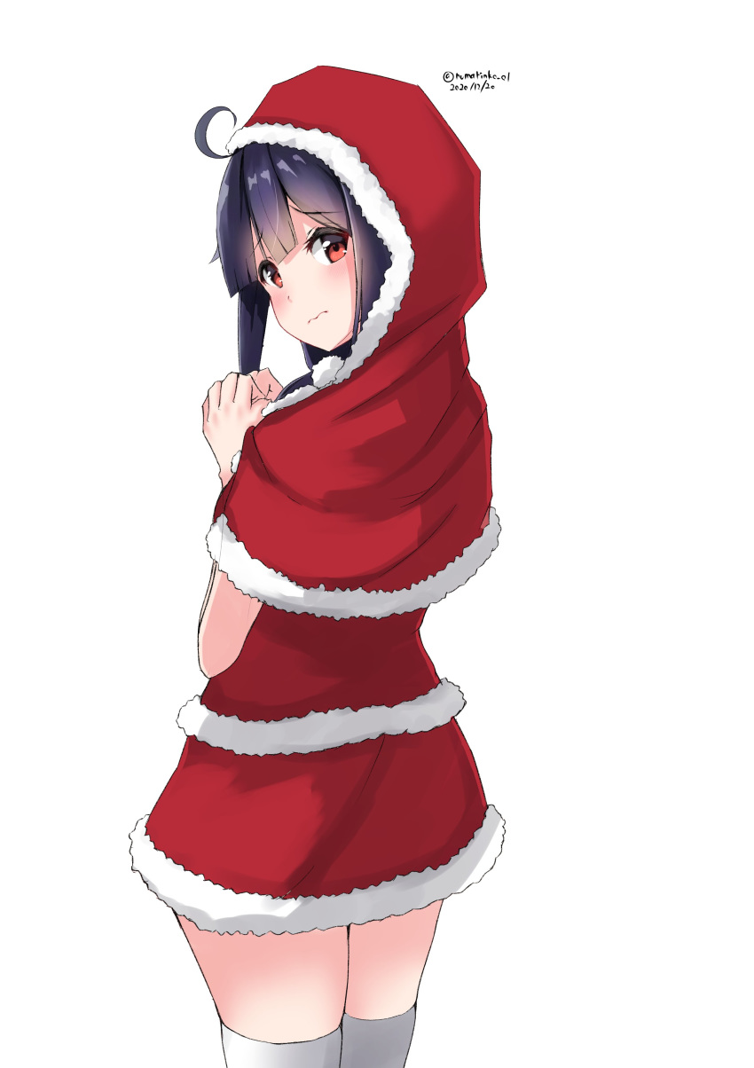 1girl absurdres ahoge alternate_costume blush cape cowboy_shot dated from_behind fur-trimmed_cape fur-trimmed_skirt fur_trim highres kantai_collection long_hair looking_at_viewer looking_back numarinko official_alternate_costume purple_hair red_cape red_eyes santa_costume simple_background skirt solo taigei_(kantai_collection) thighhighs twitter_username wavy_mouth white_background white_legwear
