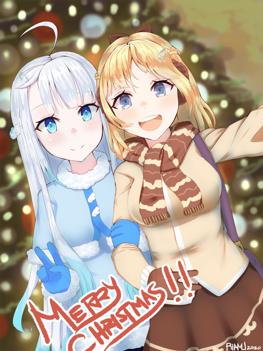 2020 2girls absurdres ahoge amatsuka_uto artist_name bangs blonde_hair blue_eyes blue_gloves blue_hair breasts brown_gloves brown_scarf christmas christmas_tree commentary gloves hair_ornament hairclip highres hololive hololive_english indie_virtual_youtuber long_hair merry_christmas multiple_girls open_mouth riamu_(liam_razo) scarf v virtual_youtuber watson_amelia