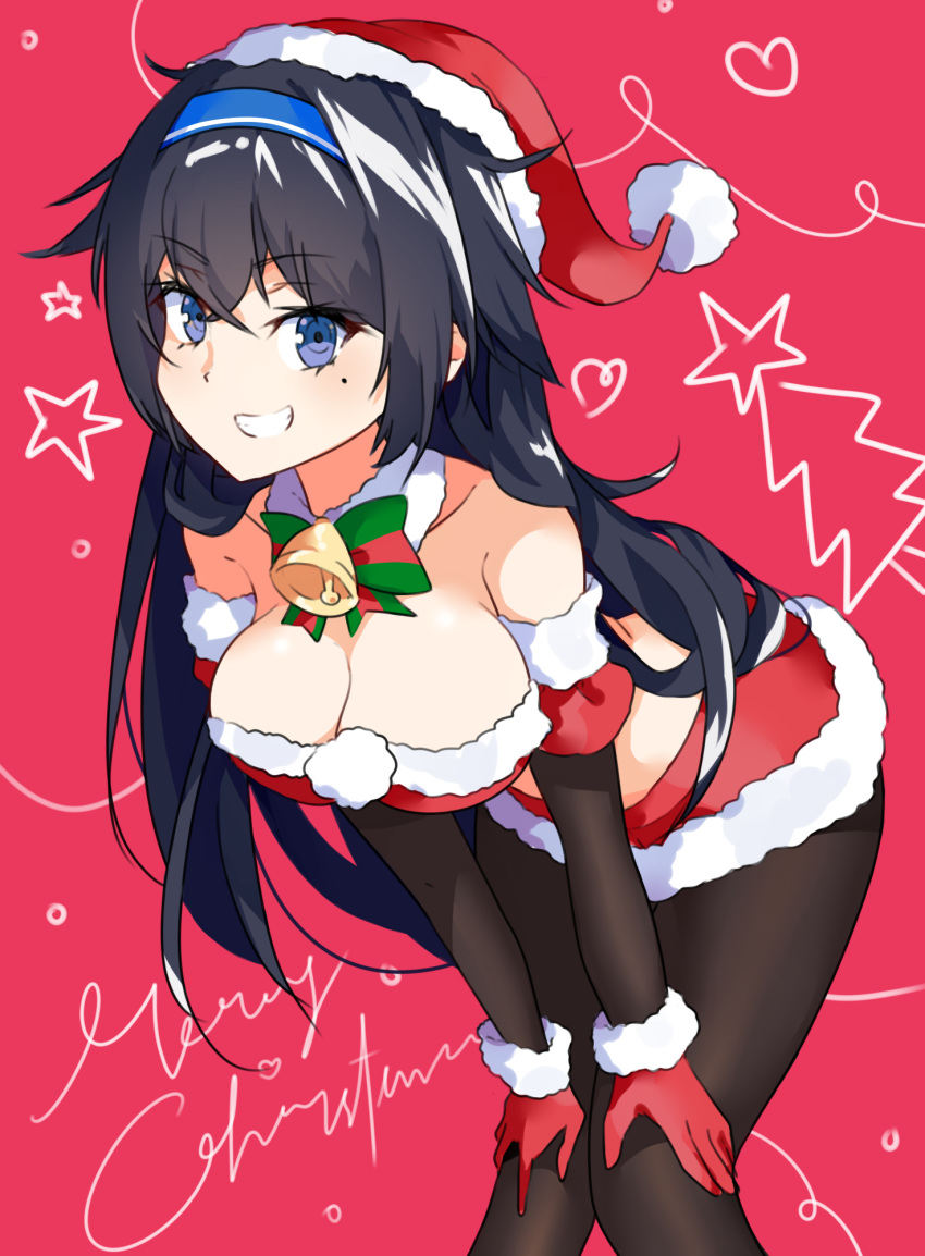 1girl bell bell_collar bent_over black_hair blue_eyes breasts collar detached_sleeves eyebrows_visible_through_hair girls_frontline gloves hair_between_eyes hairband hand_on_thigh hat highres large_breasts long_hair mole mole_under_eye open_mouth santa_costume santa_hat simple_background smile solo super_sass_(girls_frontline) vanna very_long_hair