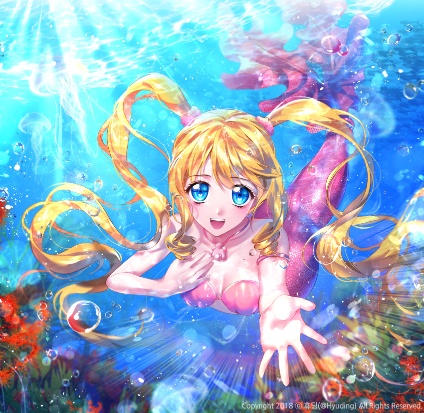 1girl :d air_bubble armlet artist_name bangs bare_shoulders blonde_hair blue_eyes breasts bubble cleavage collarbone commentary drill_locks eyebrows_visible_through_hair full_body hair_between_eyes hair_ornament hand_on_own_chest highres hyuding_(hhgy0925) jellyfish jewelry lens_flare light_rays long_hair looking_at_viewer mermaid mermaid_melody_pichi_pichi_pitch midriff monster_girl nanami_lucia necklace open_mouth outstretched_arm shell shell_bikini shell_necklace sidelocks small_breasts smile solo twintails underwater upper_teeth watermark