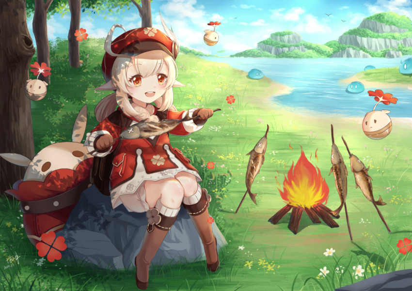 1girl ahoge backpack bag bangs blonde_hair blush boots campfire dress fish flower full_body genshin_impact hair_between_eyes hat hat_feather jumpy_dumpty klee_(genshin_impact) knee_boots long_hair long_sleeves looking_at_viewer low_twintails open_mouth pointy_ears red_dress red_eyes red_headwear sitting slime_(genshin_impact) smile solo tree twintails white_feathers white_legwear yan_xiaoqi_vita