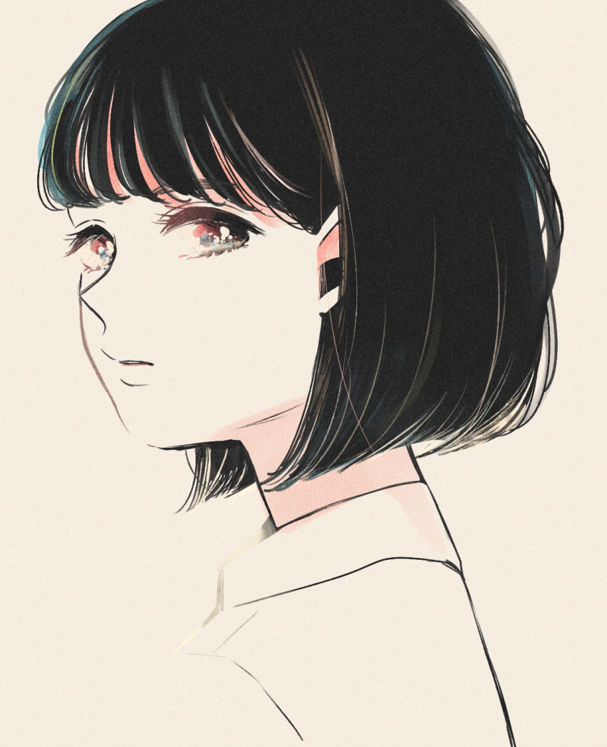 1girl bangs black_hair bob_cut from_side green_eyes highres looking_at_viewer multicolored multicolored_eyes original parted_lips pink_eyes richard_(ri39p) short_hair solo upper_body