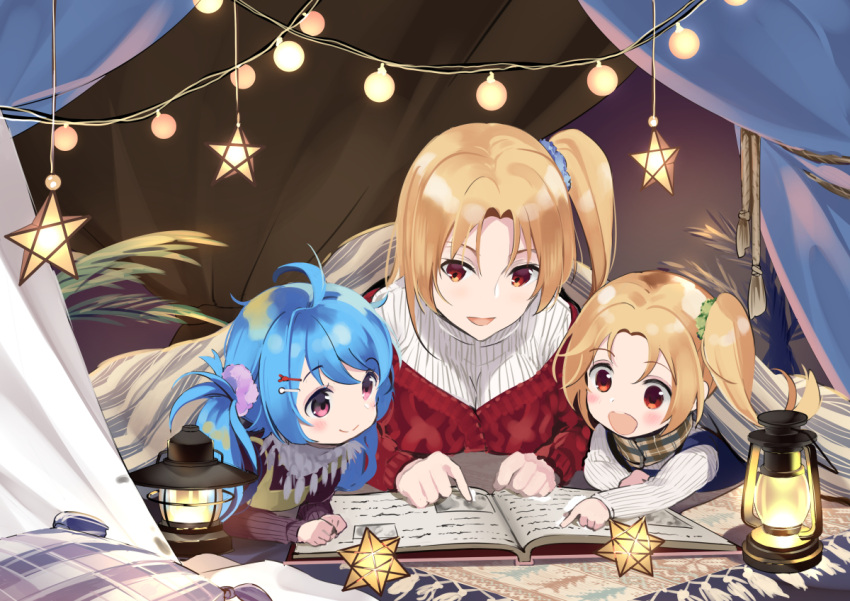 3girls :o ahoge ahoge_wag ann_(ann58533111) azur_lane bangs blanket blonde_hair blue_hair blue_scrunchie book carpet casual clevelad_(azur_lane) cleveland_(azur_lane) closed_mouth commentary_request expressive_hair green_scrunchie hair_ornament hairclip hanging_light happy lamp lantern leaf lena_(azur_lane) light_bulb lights lying multiple_girls on_stomach one_side_up open_mouth parted_bangs pillow pink_scrunchie plant pointing ponytail purple_eyes purple_sweater reading red_eyes red_sweater scrunchie short_twintails side_ponytail sidelocks smile sweater sweater_vest tent twintails younger