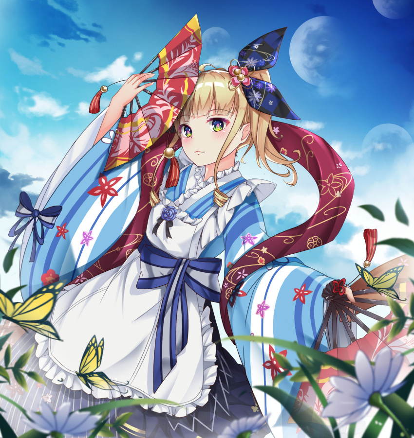 1girl :3 absurdres aoman_de_cangshu apron arm_up bangs blonde_hair blue_dress blue_eyes blue_flower blue_rose blush bow bug butterfly dress eyebrows_visible_through_hair fan flower frills grass green_eyes hair_ornament hand_up highres holding holding_fan insect long_hair long_sleeves looking_at_viewer mononobe_alice nijisanji one_side_up planet rose sky smile solo virtual_youtuber wide_sleeves yellow_butterfly