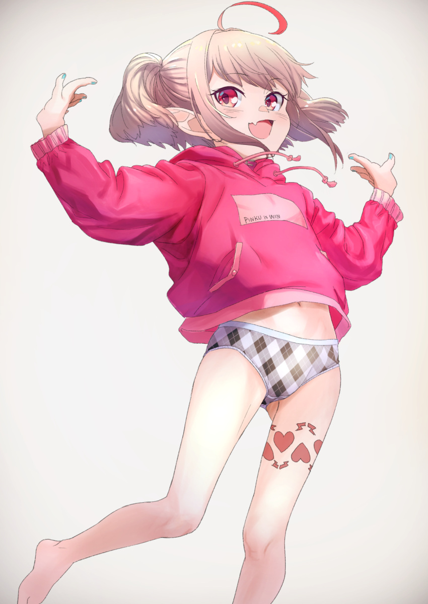 1girl ahoge argyle argyle_panties arms_up bare_legs barefoot blue_nails blush commentary_request drawstring eyebrows_visible_through_hair fang foot_out_of_frame grey_hair heart heart_tattoo highres hood hoodie looking_at_viewer makaino_ririmu medium_hair multicolored_hair nail_polish navel nijisanji no_pants open_mouth panties pink_hoodie pointy_ears red_eyes red_hair sabamen sidelocks simple_background skin_fang smile solo streaked_hair tattoo thigh_tattoo twintails underwear virtual_youtuber