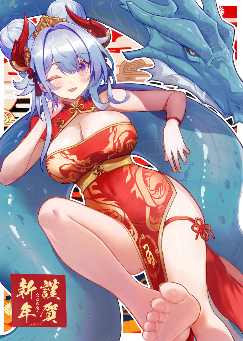 1girl 2024 bare_legs barefoot blue_hair blush breasts china_dress chinese_clothes chinese_zodiac cleavage cleavage_cutout clothing_cutout covered_navel demon_horns dorsiflexion double_bun dragon dragon_print dress fang feet foot_out_of_frame gold_trim hair_bun hair_intakes hair_ornament happy_new_year highres horns impossible_clothes impossible_dress knee_up large_breasts legs long_hair looking_at_viewer mole mole_on_breast nengajou new_year one_eye_closed open_mouth original pelvic_curtain print_dress pupps purple_eyes red_dress red_horns short_sleeves side_slit single_bare_shoulder soles solo tassel toenails toes underbust veins veiny_breasts year_of_the_dragon