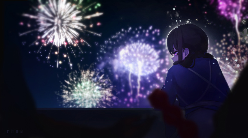 1girl absurdres aerial_fireworks artist_name black_hair blue_kimono chinese_commentary commentary fireworks highres inoue_takina japanese_clothes kimono long_hair lycoris_recoil official_alternate_costume purple_eyes rnna sidelocks solo twintails