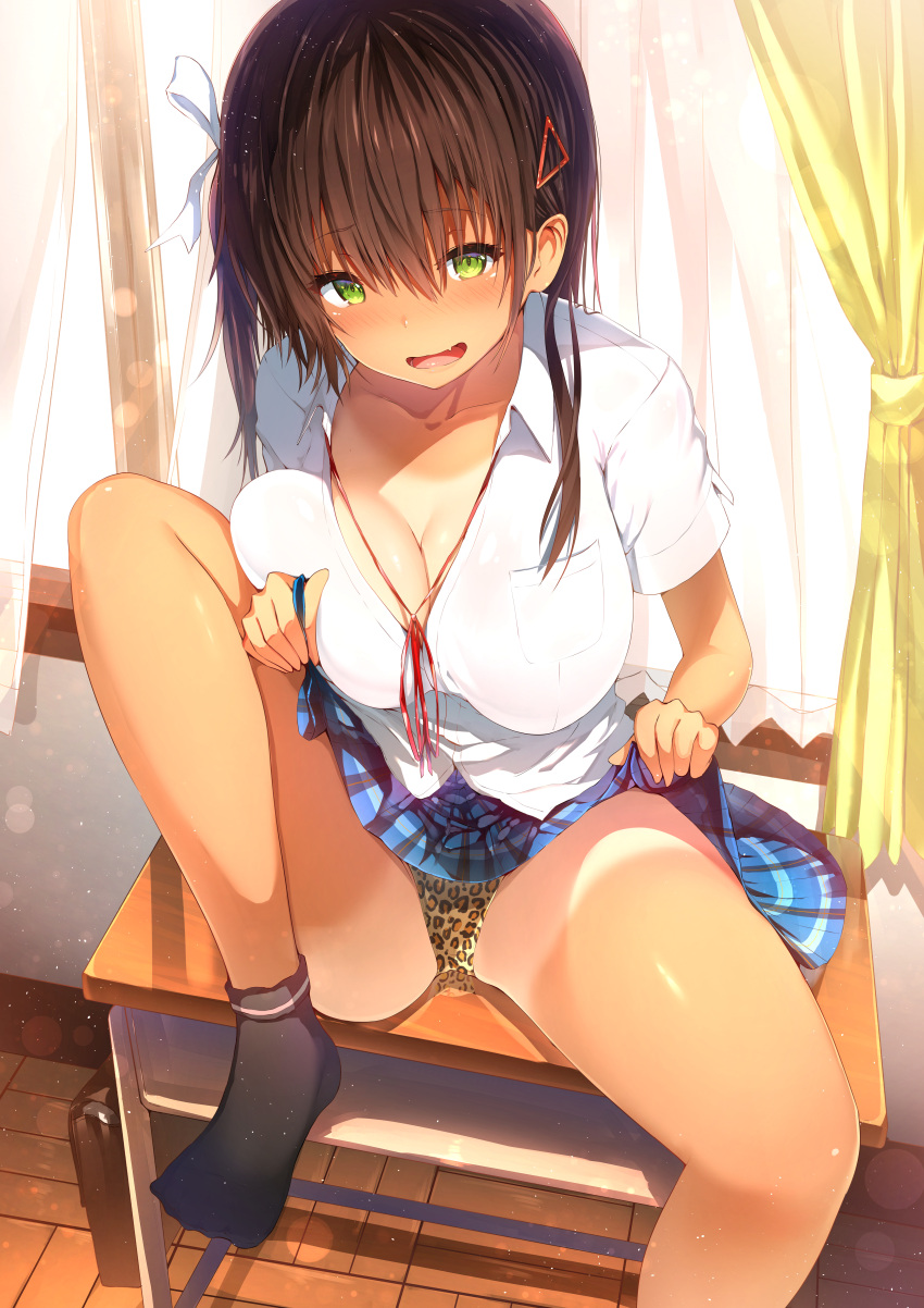 breast_hold cleavage feet pantsu seifuku skirt_lift sune_(mugendai) tan_lines