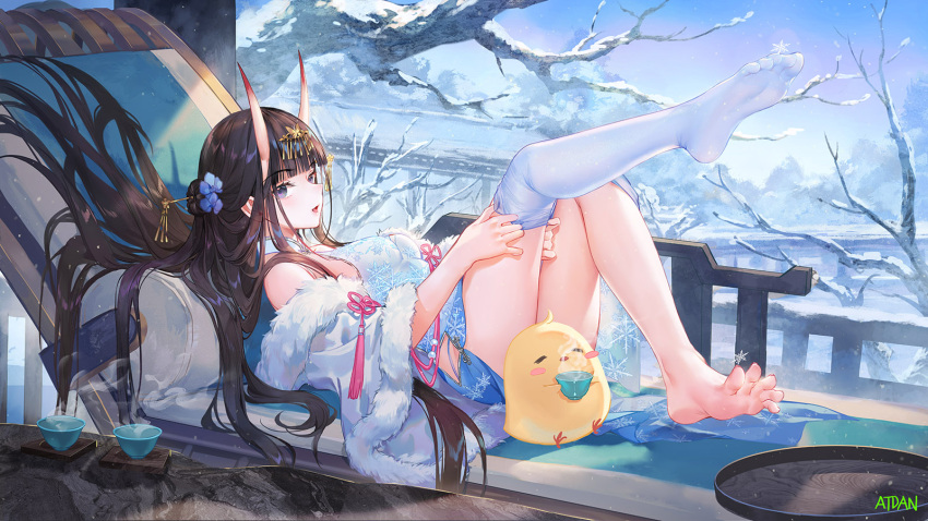 1girl atdan azur_lane bare_shoulders black_hair dress feet from_side fur_trim gradient highres horns knees_up leg_up long_hair looking_at_viewer looking_to_the_side manjuu_(azur_lane) noshiro_(azur_lane) noshiro_(fragrance_of_the_eastern_snow)_(azur_lane) off_shoulder official_alternate_costume oni_horns open_mouth purple_eyes short_dress single_thighhigh sleeveless sleeveless_dress smile solo thighhighs thighs very_long_hair white_dress white_legwear