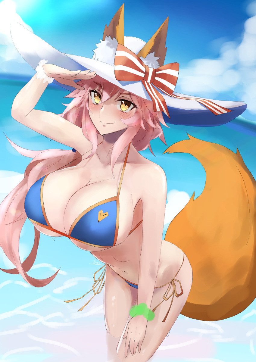 1girl absurdres animal_ear_fluff animal_ears aya_(user_ddya7452) bangs bare_shoulders beach bikini blue_bikini blue_sky bracelet breasts cleavage fate/grand_order fate_(series) fox_ears fox_girl fox_tail hair_between_eyes hat highres jewelry large_breasts long_hair looking_at_viewer navel ocean pink_hair sidelocks sky smile sun_hat swimsuit tail tamamo_(fate)_(all) tamamo_no_mae_(swimsuit_lancer)_(fate) thighs yellow_eyes