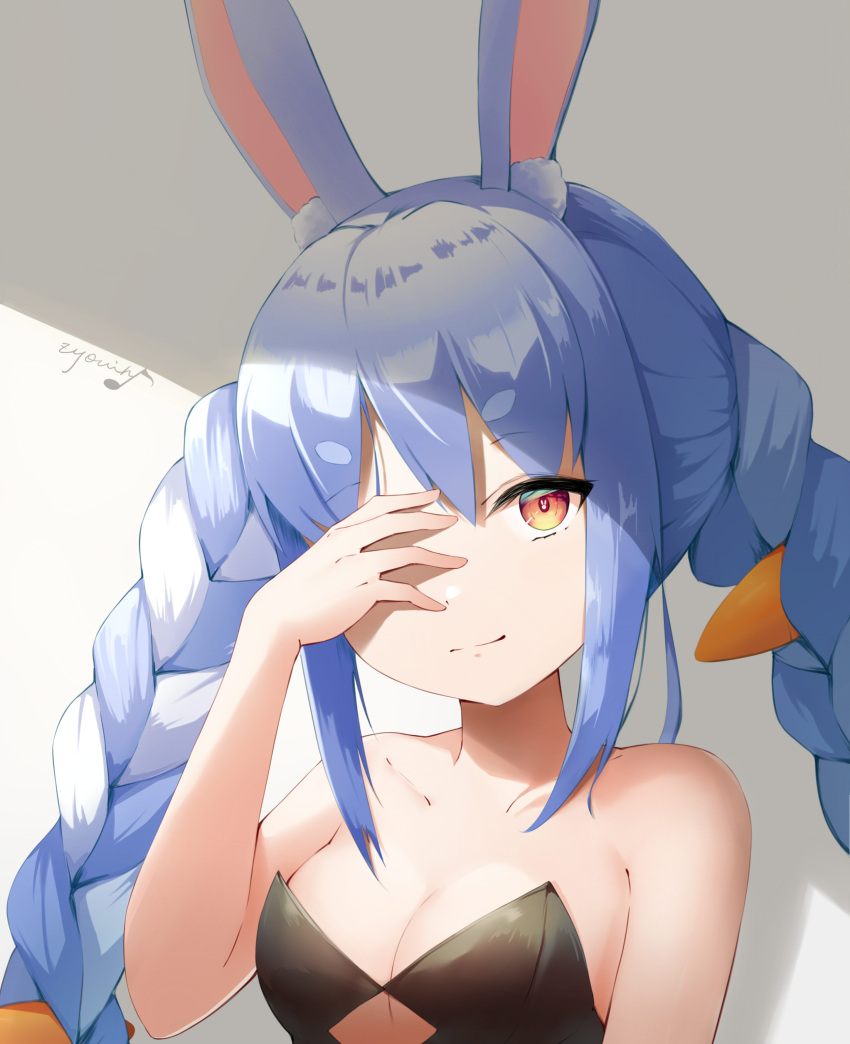 1girl absurdres animal_ear_fluff animal_ears bangs bare_arms bare_shoulders black_leotard blue_hair braid breasts bunny-shaped_pupils bunny_ears carrot_hair_ornament closed_mouth clothing_cutout collarbone food_themed_hair_ornament hair_ornament hand_over_eye highres hikimayu hololive leotard long_hair looking_at_viewer multicolored_hair orange_eyes playboy_bunny qingyunmengyi short_eyebrows small_breasts smile solo strapless strapless_leotard twin_braids twintails two-tone_hair underboob_cutout upper_body usada_pekora virtual_youtuber white_hair