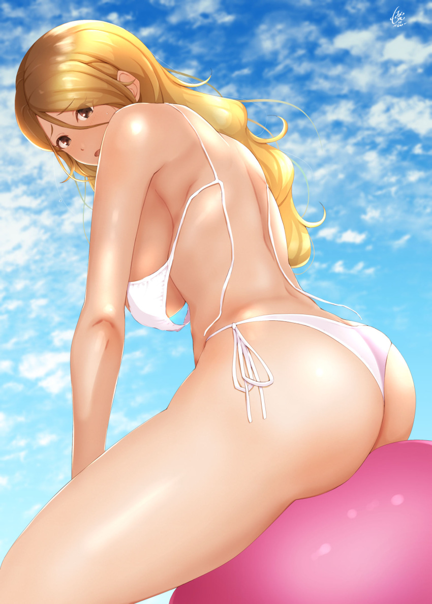 1girl ass ball bare_back bare_legs bare_shoulders bikini blonde_hair blue_sky breasts brown_hair cowboy_shot exercise_ball gradient_hair highres idolmaster idolmaster_shiny_colors island_lagoon izumi_mei large_breasts looking_at_viewer looking_back multicolored_hair shiny shiny_hair shiny_skin side-tie_bikini sitting_on_ball sky solo swimsuit tan thighs underboob wardrobe_malfunction white_bikini