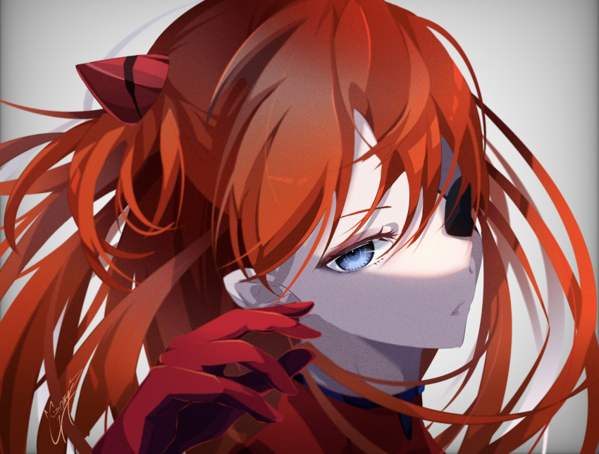 1girl bangs blue_eyes bodysuit eyepatch eyeshadow from_side gloves goma_irasuto grey_background hair_behind_ear highres interface_headset looking_at_viewer makeup neon_genesis_evangelion one_eye_covered open_hand pilot_suit plugsuit rebuild_of_evangelion red_eyeshadow red_gloves red_hair shikinami_asuka_langley signature solo souryuu_asuka_langley