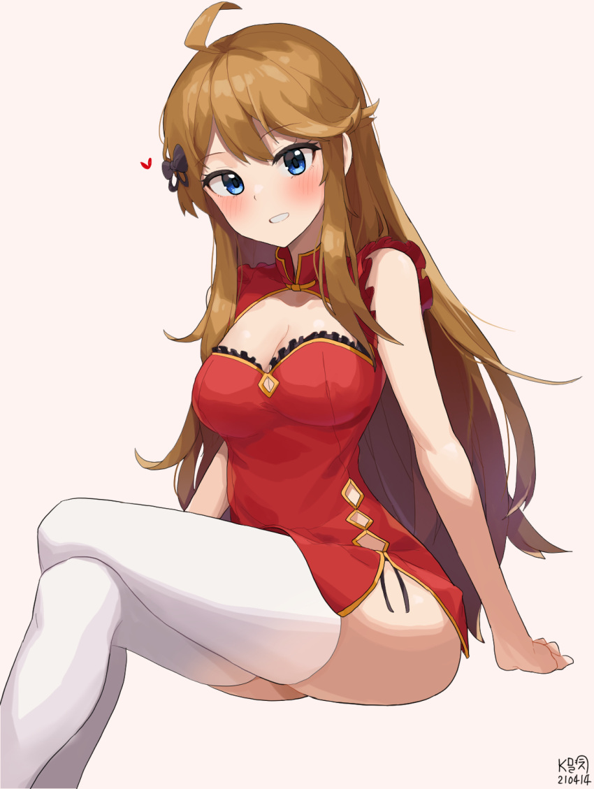 1girl ahoge bare_arms bare_shoulders blue_eyes bow breasts brown_hair china_dress chinese_clothes cleavage cleavage_cutout clothing_cutout crossed_legs dress gold_trim grin hair_bow highres idolmaster idolmaster_million_live! idolmaster_million_live!_theater_days invisible_chair large_breasts long_hair looking_at_viewer myeolchi pelvic_curtain red_dress short_dress side-tie_peek sidelocks simple_background sitting sleeveless sleeveless_dress smile solo thighhighs thighs tokoro_megumi white_background white_legwear