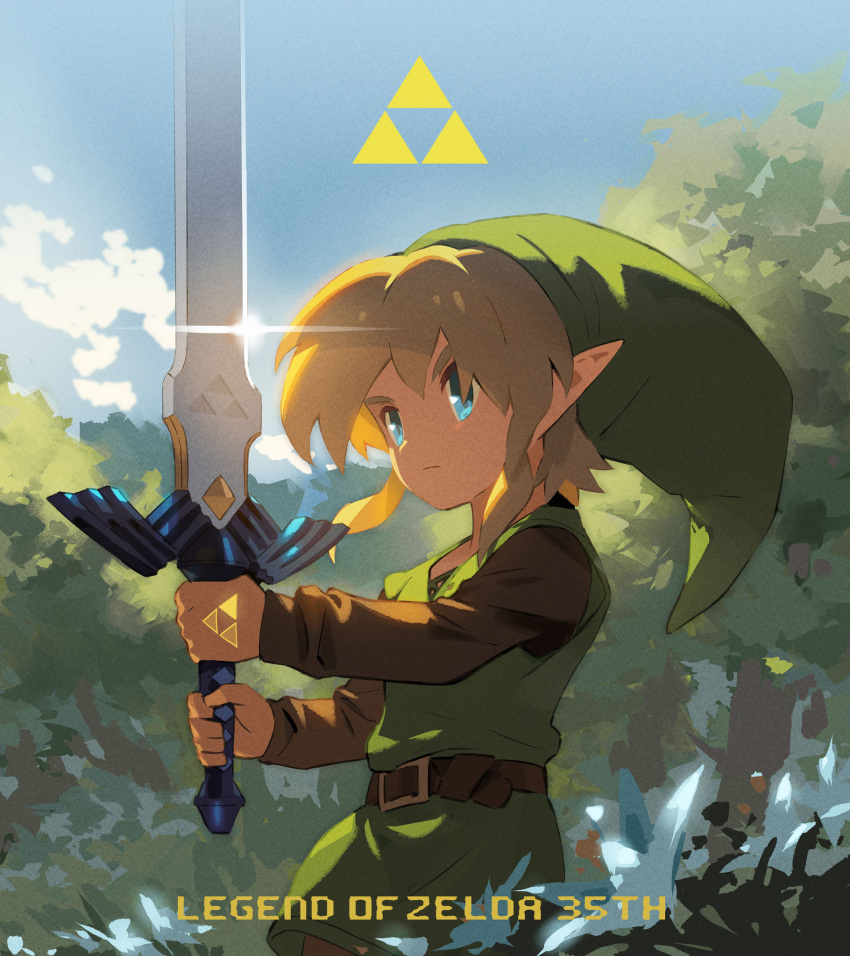 1boy anniversary bangs belt blanco026 blonde_hair blue_eyes brown_belt brown_shirt closed_mouth cloud commentary_request copyright_name day grass green_headwear green_tunic hat highres holding holding_sword holding_weapon link long_sleeves male_focus master_sword number outdoors pointy_ears shirt sky solo sword the_legend_of_zelda tree triforce weapon