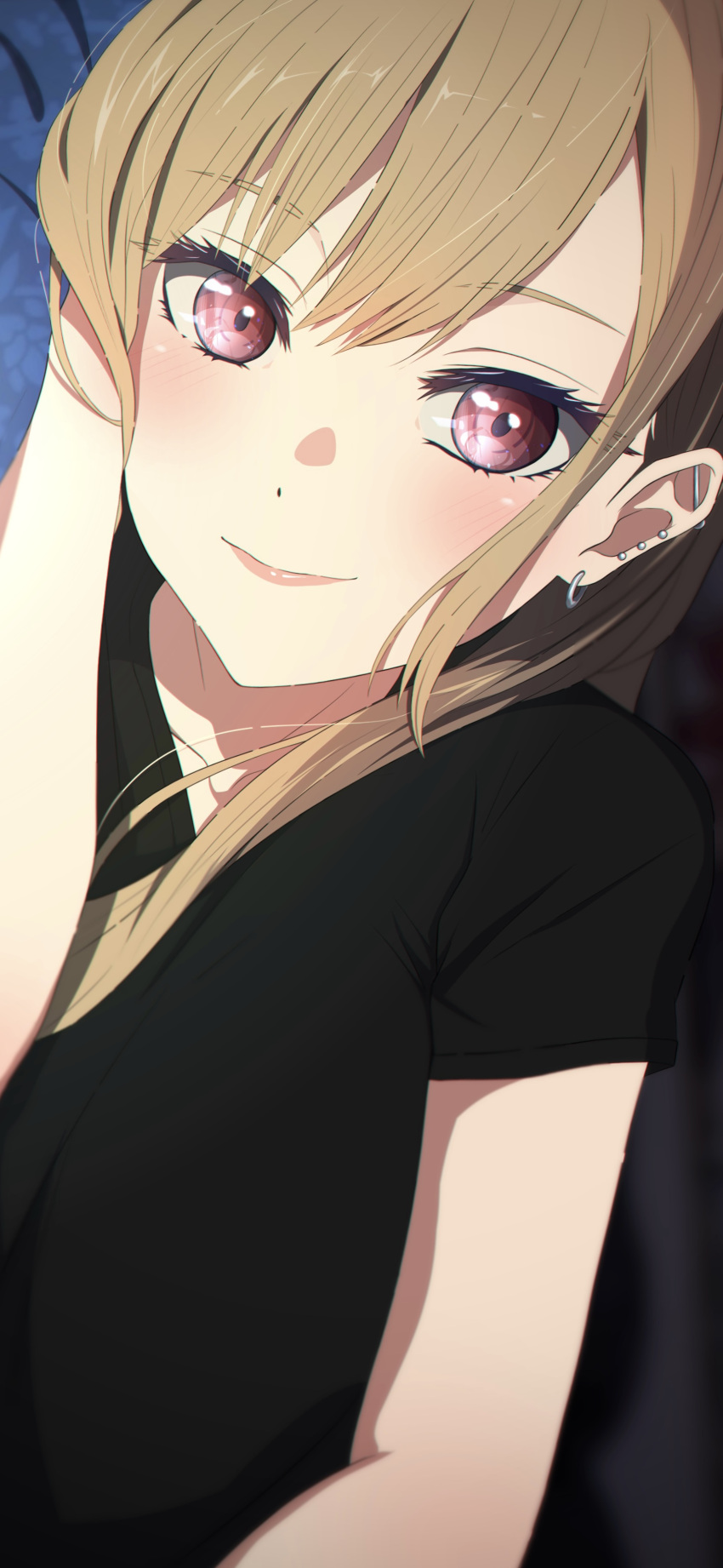 1girl absurdres barbell_piercing black_shirt blonde_hair blush breasts camui1104 commentary_request ear_piercing earrings eyelashes highres industrial_piercing jewelry kitagawa_marin lips long_hair looking_at_viewer lying on_bed on_side piercing pink_eyes red_eyes shirt short_sleeves smile solo sono_bisque_doll_wa_koi_wo_suru stud_earrings