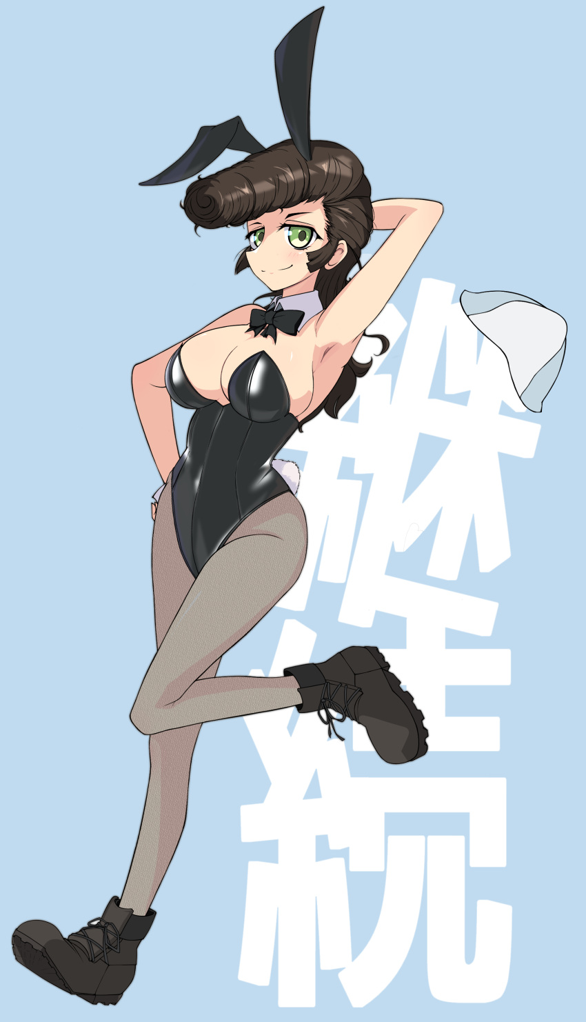 1girl absurdres animal_ears ankle_boots arm_behind_head armpits black_bow black_bowtie black_footwear black_leotard blue_background blue_headwear boots bow bowtie breasts brown_hair closed_mouth collar detached_collar fake_animal_ears fake_tail full_body girls_und_panzer green_eyes grey_pantyhose hand_on_own_hip hat highres large_breasts leg_up leotard long_hair looking_at_viewer pantyhose playboy_bunny pompadour rabbit_ears rabbit_tail shibainutank smile solo standing standing_on_one_leg strapless strapless_leotard tail text_background translated tulip_hat white_collar wing_collar yuri_(girls_und_panzer)