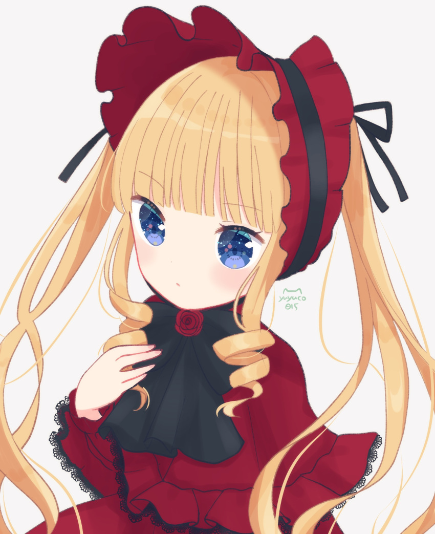 1girl blonde_hair blue_eyes blunt_bangs bonnet capelet expressionless hand_on_own_chest highres lace-trimmed_capelet lace_trim long_hair long_sleeves looking_at_viewer nekomura_yuyuko rozen_maiden shinku solo twintails