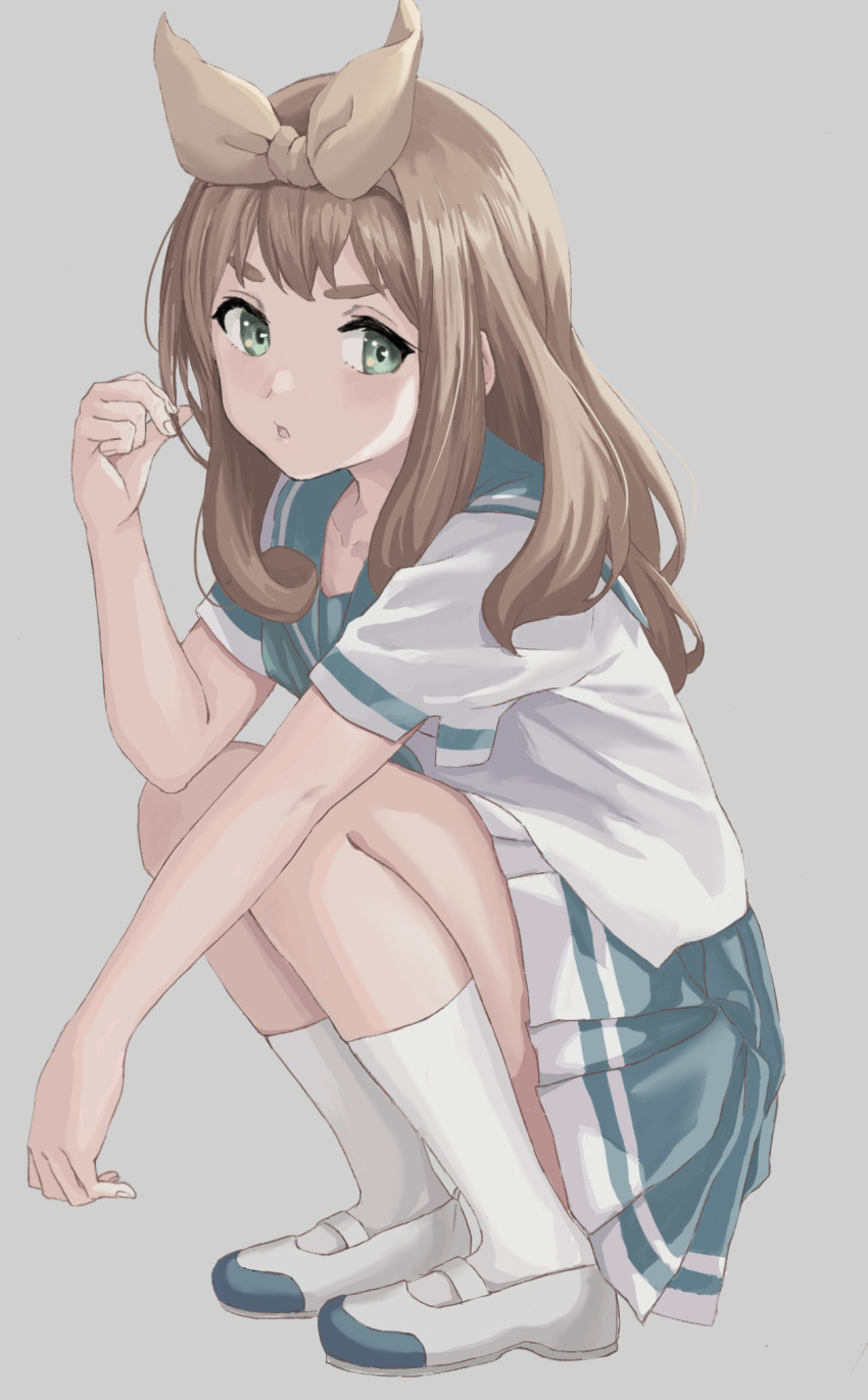 1girl adjusting_hair blonde_hair blue_neckwear blue_sailor_collar blue_skirt blush green_eyes grey_background hair_ribbon hibike!_euphonium highres kitauji_high_school_uniform long_hair neckerchief open_mouth pleated_skirt raku_rakugaki ribbon sailor_collar school_uniform serafuku shirt shoes short_sleeves simple_background skirt socks solo squatting uwabaki white_footwear white_legwear white_shirt yellow_ribbon yoshikawa_yuuko