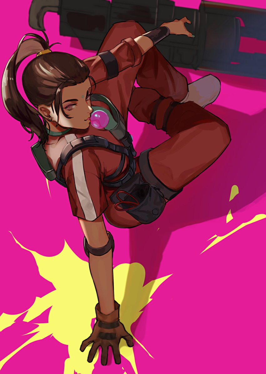 1girl apex_legends black_gloves bracer brown_eyes brown_hair bubble_blowing chewing_gum dark_skin dark_skinned_female elbow_pads facial_mark forehead_mark gatling_gun gloves hair_behind_ear highres looking_to_the_side minigun open_hand ponytail rampart_(apex_legends) sheila_(minigun) single_glove sitting solo tsukura_sae