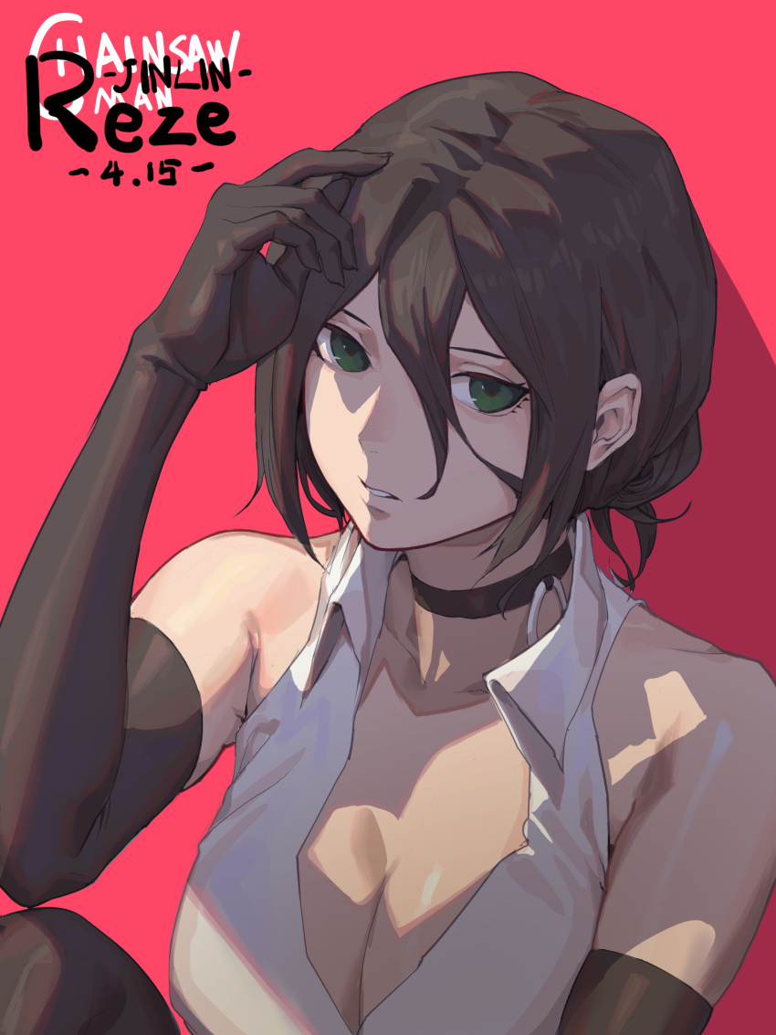 1girl absurdres bangs black_gloves black_hair black_legwear breasts chainsaw_man elbow_gloves gloves green_eyes hair_between_eyes highres jewelry jinlin looking_at_viewer necklace open_clothes open_shirt red_background reze_(chainsaw_man) shirt short_hair simple_background solo upper_body