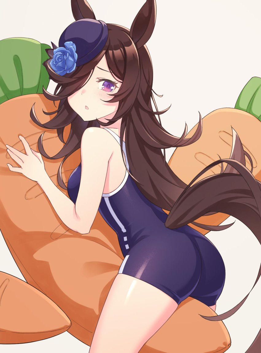 1girl animal_ears ass bare_arms bare_shoulders beige_background blue_headwear blue_swimsuit blush brown_hair hair_over_one_eye hat highres horse_ears horse_girl horse_tail long_hair looking_at_viewer one-piece_swimsuit one_eye_covered parted_lips purple_eyes rice_shower_(umamusume) school_swimsuit simple_background sleeveless sogdin solo swimsuit tail thighs umamusume