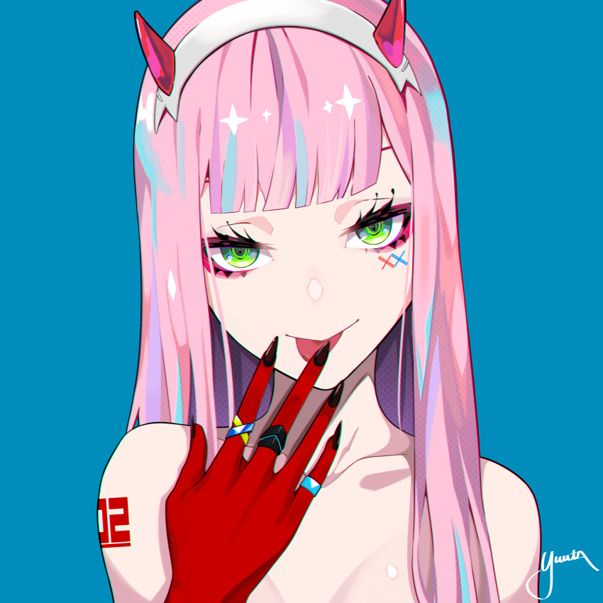 1girl :p absurdres bangs black_nails blue_background blue_hair closed_mouth collarbone darling_in_the_franxx eyebrows_behind_hair fingernails green_eyes grey_hairband hairband hand_up highres horns long_fingernails multicolored_hair nude pink_hair sharp_fingernails signature simple_background smile solo streaked_hair tongue tongue_out upper_body yuuta_(yuuta0312) zero_two_(darling_in_the_franxx)