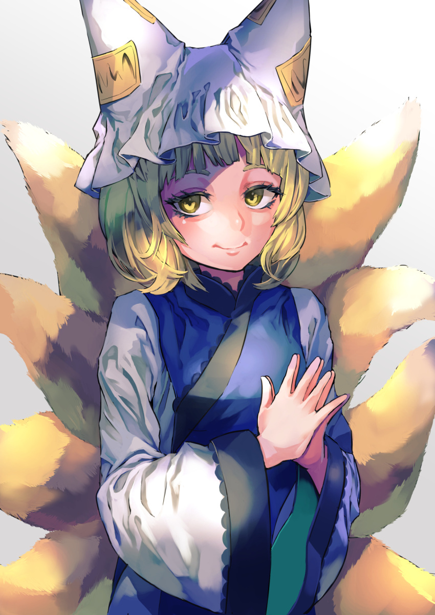 1girl animal_ear_fluff animal_ears bangs blonde_hair breasts commentary_request dress fox_ears fox_tail grey_background hands_together hansoku_tantei_satori hat highres looking_at_viewer medium_breasts multiple_tails pillow_hat short_hair simple_background smile solo tabard tail touhou upper_body white_dress yakumo_ran yawdeone yellow_eyes