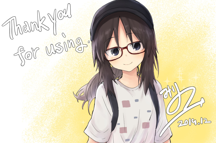 asaka_yanoha backpack bag black_eyes black_headwear brown_hair commentary_request dated english_text glasses gradient gradient_background hat highres looking_at_viewer mirino original ponytail shirt short_sleeves sidelocks signature smile thank_you upper_body vrchat white_background white_shirt yellow_background