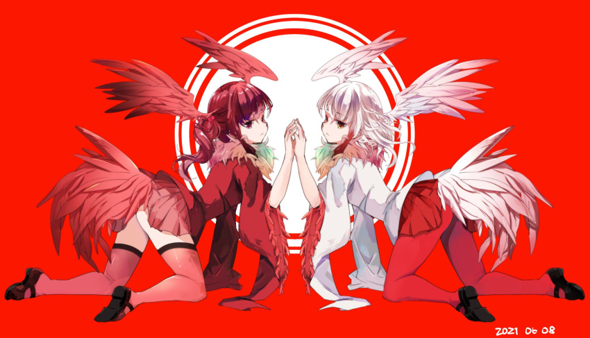 2girls all_fours bangs bird_girl bird_wings black_hair eyebrows_visible_through_hair frilled_sleeves frills fur_collar hair_bobbles hair_ornament head_wings highres holding_hands japanese_crested_ibis_(kemono_friends) kemono_friends long_hair multicolored_hair multiple_girls nanana_(nanana_iz) pantyhose pleated_skirt red_eyes red_fur red_hair red_legwear red_shirt red_skirt scarlet_ibis_(kemono_friends) shirt short_sleeves short_twintails sidelocks skirt thighhighs twintails white_fur white_hair white_shirt wings yellow_eyes zettai_ryouiki