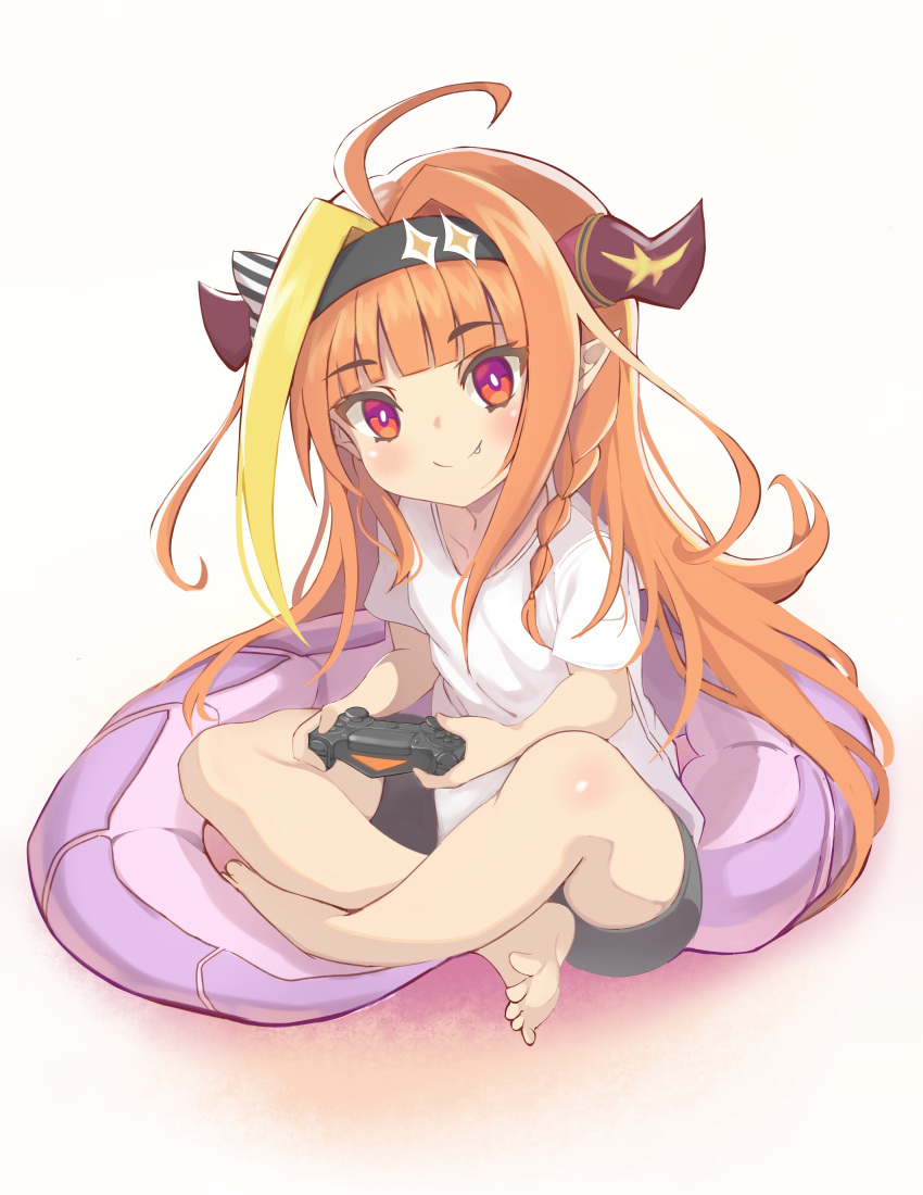 1girl absurdres ahoge alternate_costume bangs barefoot black_hairband black_shorts blonde_hair blunt_bangs blush bow braid bright_pupils child commentary_request controller diagonal-striped_bow dragon_girl dragon_horns dragon_tail dualshock eyebrows_visible_through_hair fang fang_out flat_chest full_body game_controller gamepad hair_intakes hairband highres holding holding_controller holding_game_controller hololive horn_bow horns indian_style kiryu_coco long_hair looking_at_viewer multicolored multicolored_eyes multicolored_hair orange_hair playstation_controller pointy_ears purple_eyes red_eyes shirt short_sleeves shorts side_braid sidelocks simple_background single_braid sitting smile solo streaked_hair striped striped_bow tail very_long_hair virtual_youtuber white_background white_pupils white_shirt younger zeolch