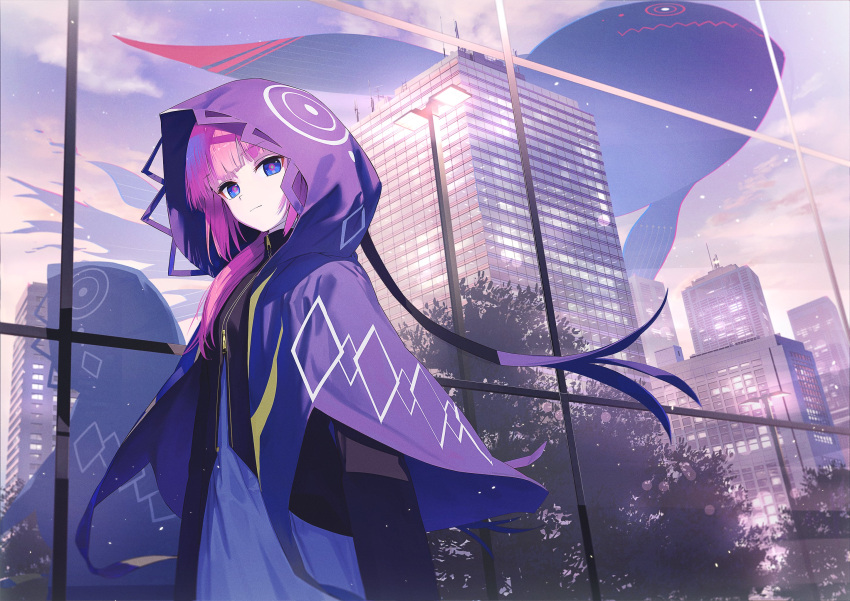 1girl blue_eyes building capelet cloud expressionless eyebrows_visible_through_hair fish flying_fish highres hood hood_up hooded_capelet kaf_(kamitsubaki_studio) kamitsubaki_studio long_hair looking_at_viewer multicolored multicolored_eyes outdoors pink_hair reflection side_ponytail sky star_(sky) tree upper_body virtual_youtuber wasabi60