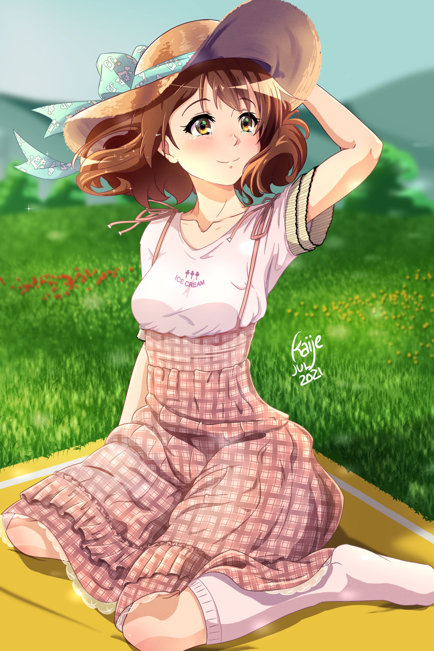 1girl absurdres arm_behind_head blanket blush breasts brown_hair collarbone curly_hair grass hat hibike!_euphonium highres huge_filesize kaije7 kneehighs kyoto_animation looking_to_the_side no_shoes oumae_kumiko outdoors pink_shirt plaid plaid_skirt shadow shirt short_hair sitting skirt small_breasts smile solo sun_hat suspender_skirt suspenders wariza yellow_eyes