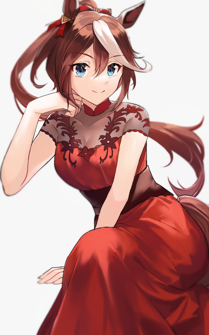 1girl animal_ears arm_support blue_eyes bow brown_hair commentary dress hair_between_eyes hair_bow highres horse_ears horse_girl horse_tail long_hair looking_at_viewer multicolored_hair oenothera ponytail red_bow red_dress simple_background smile solo streaked_hair tail tokai_teio_(umamusume) umamusume white_background