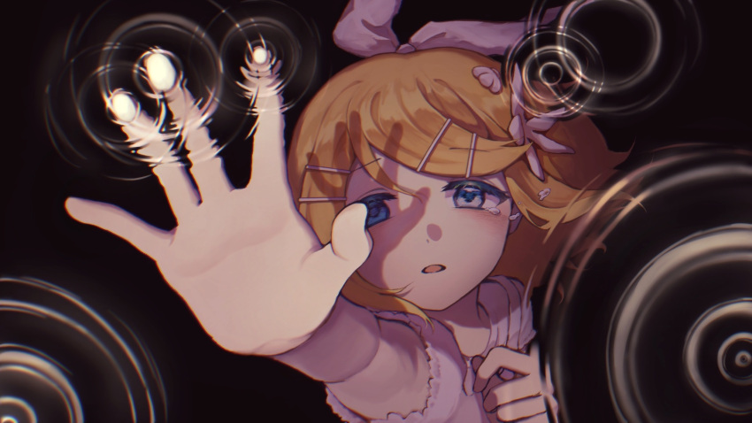 1girl blonde_hair blue_eyes bow chinese_commentary commentary_request crying crying_with_eyes_open eob flat_chest foreshortening hair_bow hair_ornament hairclip hand_on_own_chest highres kagamine_rin looking_up outstretched_arms outstretched_hand parted_lips reaching_out ripples tears vocaloid water_surface