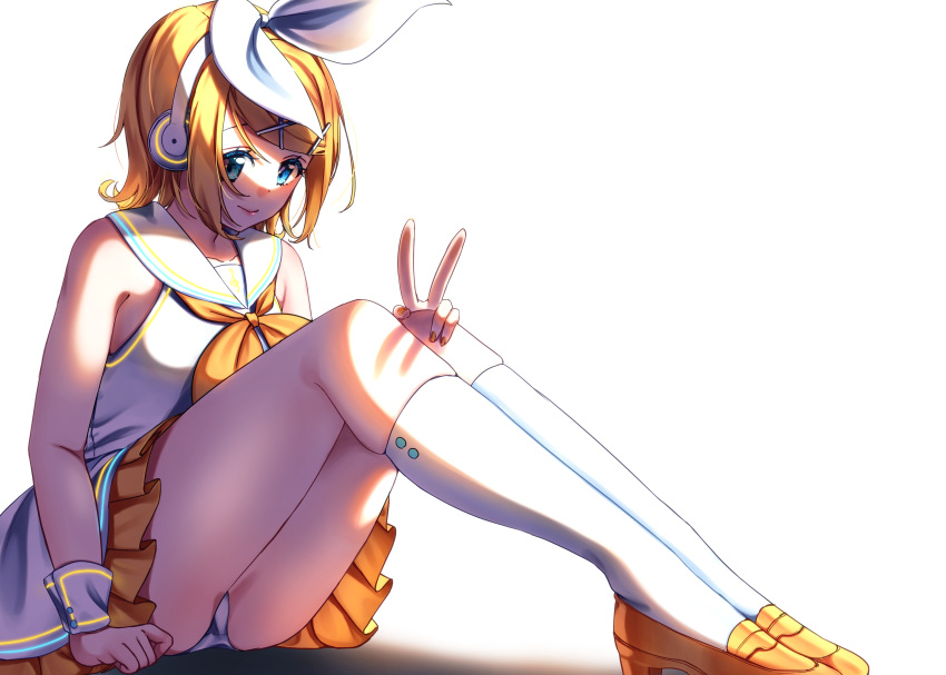 1girl absurdres bangs blonde_hair blue_eyes bow bow_hairband closed_mouth collared_shirt commentary hair_bow hair_ornament hairband hairclip hand_on_own_knee headphones highres inu8neko kagamine_rin kneehighs mikumikudance miniskirt nail_polish orange_nails orange_neckwear orange_skirt pleated_skirt sailor_collar sailor_shirt shirt short_hair simple_background sitting skirt sleeveless sleeveless_shirt smile solo swept_bangs treble_clef v vocaloid vocaloid_(sour-type_ver) white_background white_bow white_hairband white_legwear white_sailor_collar white_shirt wrist_cuffs x_hair_ornament yellow_footwear