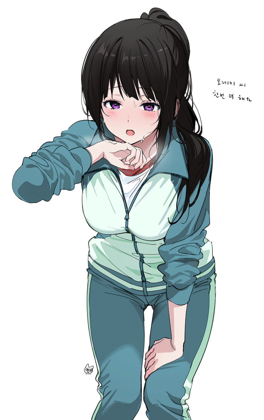 1girl :o alternate_costume artist_logo black_hair blush breasts chitanda_eru hand_on_own_chin hand_up highres hyouka korean_text large_breasts leaning_forward long_hair mery_(yangmalgage) ponytail purple_eyes shirt sportswear sweat translation_request white_shirt