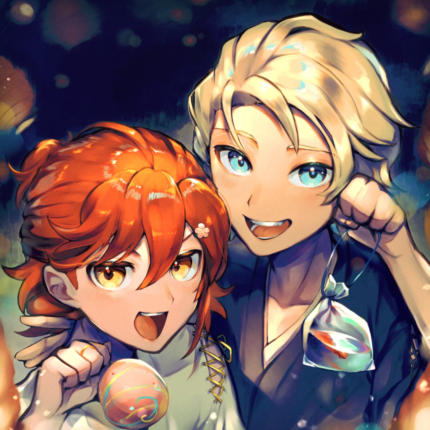 2boys :d asagiri0700 bag bagged_fish blonde_hair blue_eyes blush fish flower hair_flower hair_ornament hanasaki_miyabi highres holostars japanese_clothes kimono kishido_temma looking_at_viewer male_focus multiple_boys open_mouth red_hair smile upper_body virtual_youtuber yellow_eyes