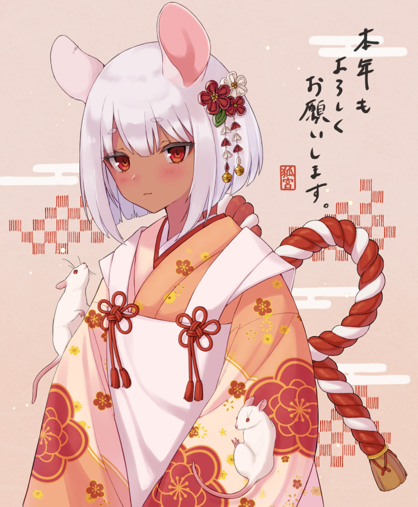 1girl animal_ears apron bangs bell blush commentary_request dark_skin eyebrows_visible_through_hair eyes_visible_through_hair hair_between_eyes hair_ornament highres japanese_clothes kimono komiya_nigi long_sleeves looking_at_viewer mouse mouse_ears original red_eyes short_hair sidelocks translated v_arms white_hair wide_sleeves