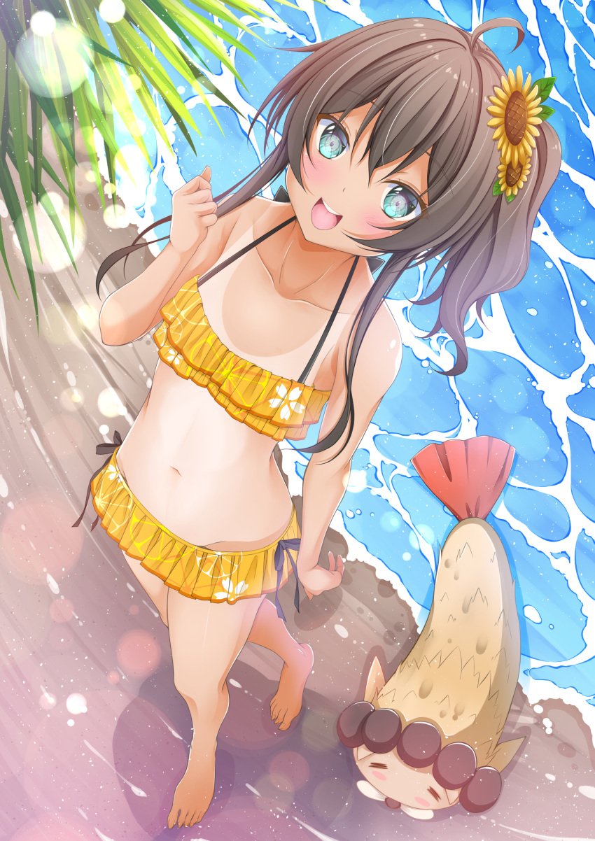 1girl absurdres ahoge bangs bare_shoulders barefoot bikini black_ribbon blue_eyes brown_hair ebi_frion_(natsuiro_matsuri) eyebrows_visible_through_hair flower hair_between_eyes hair_flower hair_ornament highres hololive looking_at_viewer natsuiro_matsuri navel ocean open_mouth orange_bikini ribbon sand side_ponytail smile solo stomach sunflower_hair_ornament swimsuit tan tanlines tomosuke virtual_youtuber walking