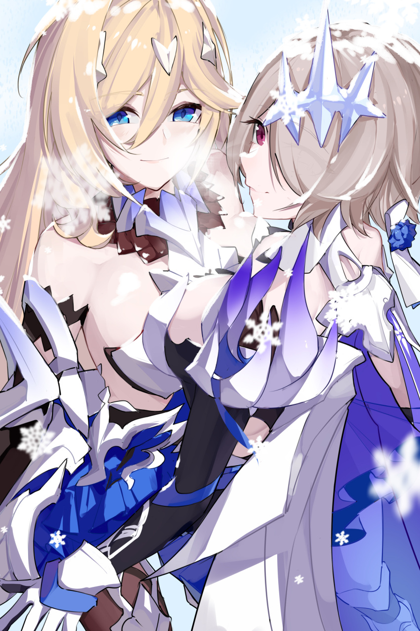 2girls absurdres armor armored_dress bangs bare_shoulders bianka_durandal_ataegina bianka_durandal_ataegina_(bright_knight:_excelsis) blonde_hair blue_eyes breasts breath brown_hair cleavage closed_mouth dress gauntlets guaili_shu hair_between_eyes hair_ornament hair_over_one_eye highres honkai_(series) honkai_impact_3rd long_hair looking_at_viewer multiple_girls outdoors purple_eyes rita_rossweisse rita_rossweisse_(artemis) short_hair sleeveless sleeveless_dress smile snowing