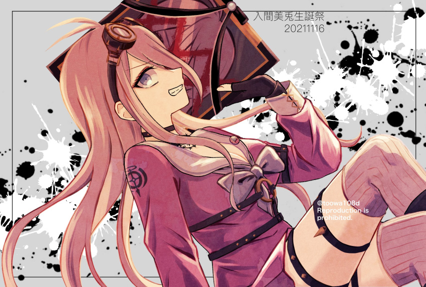 108_(toowa) 1girl antenna_hair artist_name bangs black_gloves blonde_hair blue_eyes bow bowtie breasts cleavage danganronpa_(series) danganronpa_v3:_killing_harmony dated fingerless_gloves from_side gloves goggles goggles_on_head grey_background grey_bow grey_bowtie grin hair_between_eyes highres holding iei iruma_miu large_breasts long_hair long_sleeves looking_at_viewer messy_hair o-ring over-kneehighs pink_shirt shirt smile solo spoilers thigh_strap thighhighs