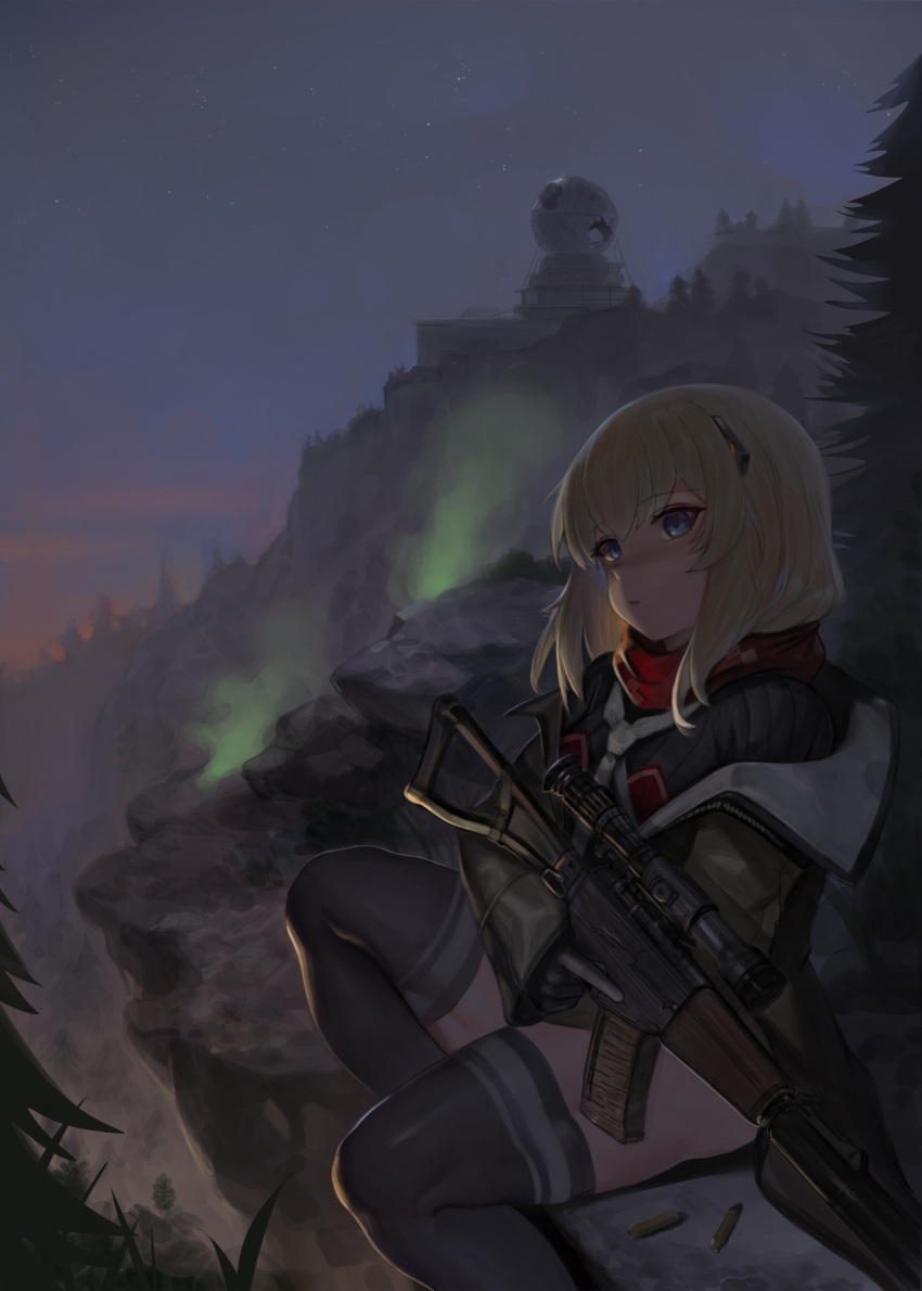 1girl as_val as_val_(girls'_frontline) assault_rifle blonde_hair blue_eyes cliff commentary_request dokomon escape_from_tarkov girls'_frontline gun highres holding holding_gun holding_weapon jacket kalashnikov_rifle korean_commentary long_sleeves mod3_(girls'_frontline) night night_sky off_shoulder outdoors rifle scarf scope sky solo thighhighs trigger_discipline weapon