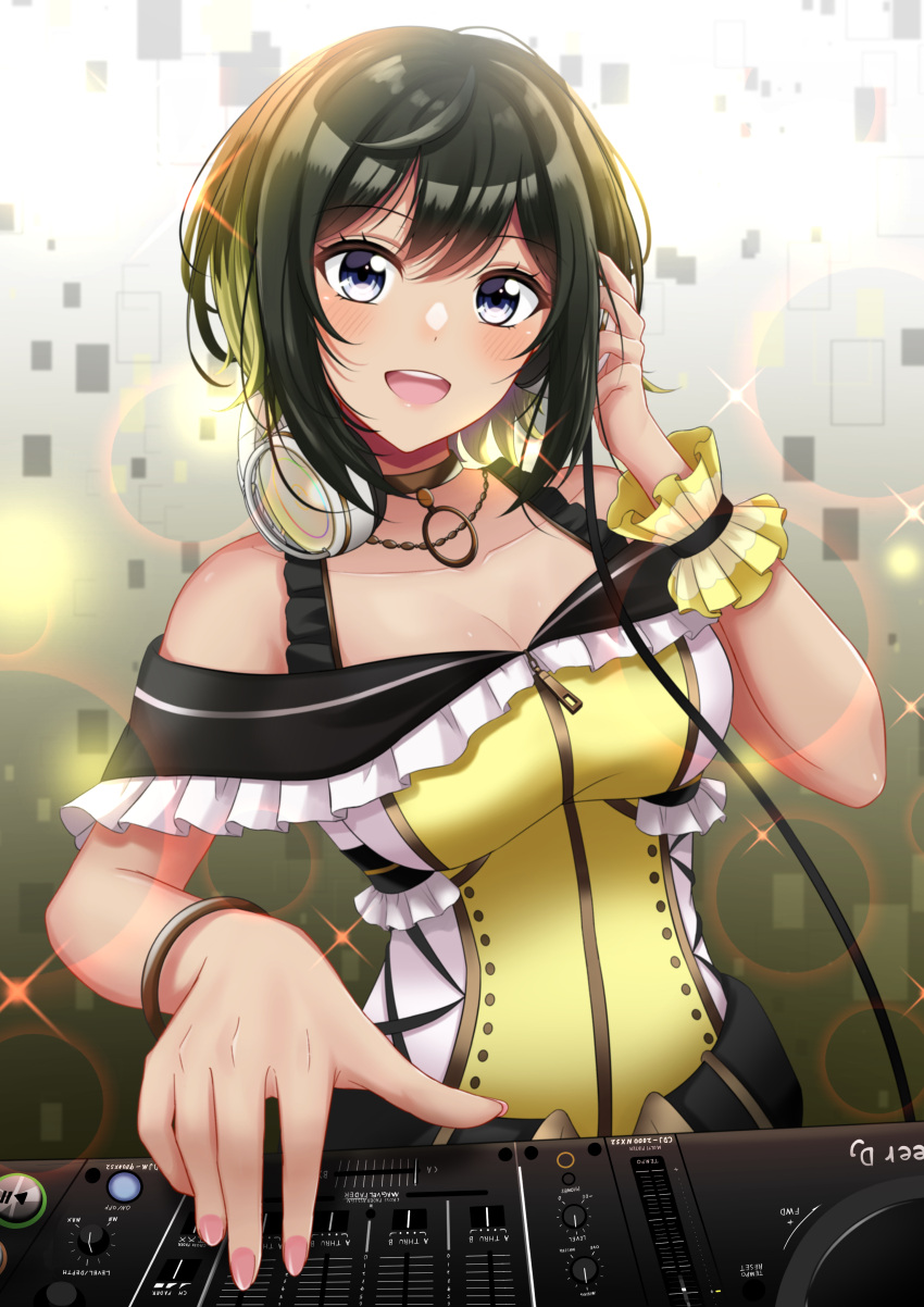 1girl :d absurdres akashi_maho bangs bare_shoulders belt black_belt black_choker black_hair blonde_hair blush bracelet breasts cable check_commentary choker cleavage collarbone commentary_request d4dj dj eyebrows_visible_through_hair frills hair_between_eyes hand_on_headphones hand_up headphones headphones_around_neck highres holding holding_headphones jewelry large_breasts looking_at_viewer mixing_console multicolored_hair necklace open_mouth pink_nails ribbon shirt short_hair sidelocks sleeveless sleeveless_shirt smile solo standing streaked_hair turntable two-tone_hair two-tone_shirt upper_body upper_teeth white_hair wrist_ribbon yellow_shirt yuzu_ponzu_(vgah7445) zipper