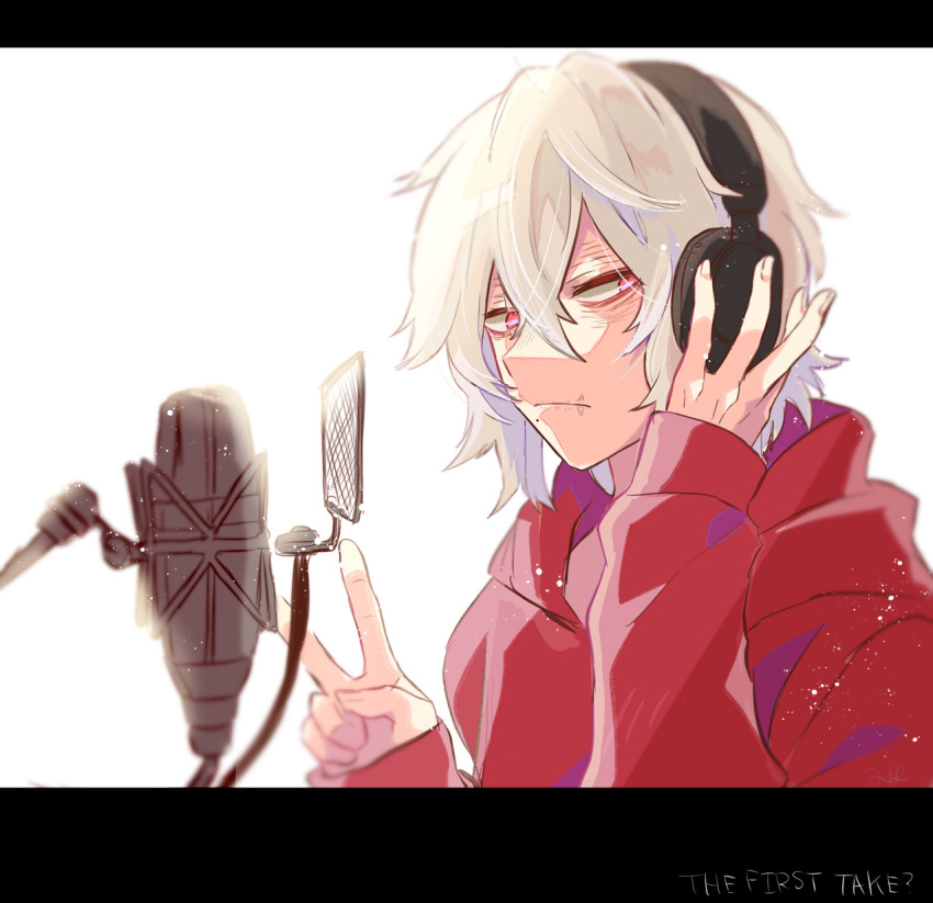 1boy alternate_costume anoko_(darenokoanoko) boku_no_hero_academia closed_mouth commentary_request frown grey_background grey_hair hair_between_eyes hands_up headphones highres hood hood_down hoodie letterboxed looking_at_viewer male_focus microphone red_hoodie scar scar_on_face shigaraki_tomura short_hair v wrinkled_skin